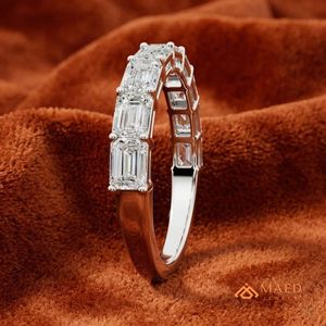 Bague de mariage empilable de luxe pour femme Maed Jewe LR 18 NYE en argent plaqué avec moissanite taille émeraude, idéale pour les fiançailles et les anniversaires - Product Image 4