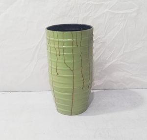 Maceta metálica VERDE CLARO, maceta alta para flores, diseño moderno acanalado con acabado brillante, maceta decorativa para plantas de interior y exterior. - Product Image 1