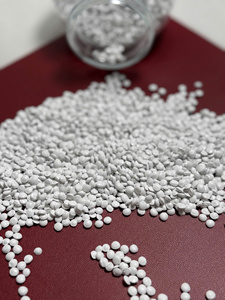 Masterbatch de remplissage à haute teneur en CaCO3, haute dispersion pour le moulage par injection de PP, PE, PS, ABS, sacs de courses, excellente dispersion - Product Image 4