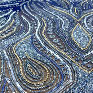 Tissu en maille lourdement perlé fait main, élégant, à motifs floraux et géométriques, avec dentelle à sequins bleus, pour robes de mariée et de soirée du Moyen-Orient - Product Image 3