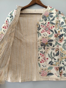 Chaqueta de algodón acolchada con patchwork: Abrigo reversible bohemio hecho a mano - Product Image 4