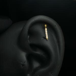 ต่างหูทรงแท่งเพชรขนาด 7 มม. แบบลอยตัว ทำจากทอง 14K พร้อมดีไซน์แบบเกลียว - Product Image 1
