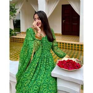 ชุดสูทผ้าชีฟองสีเขียวไซส์ XS ยี่ห้อ Aarya - Product Image 2