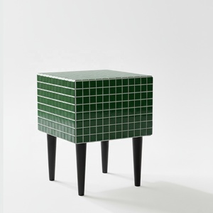 Table d'appoint contemporaine en carrelage avec pieds en fer pour salon, patio, hôtels, restaurants et villas - Product Image 1