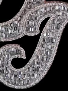 จี้ตัวอักษรโมอิสซาไนต์แบบสั่งทำ VVS1 เงินแท้ 925 ชุบโรเดียมหรูหรา สไตล์ฮิปฮอป ประดับเพชรเม็ดใหญ่ - Product Image 3