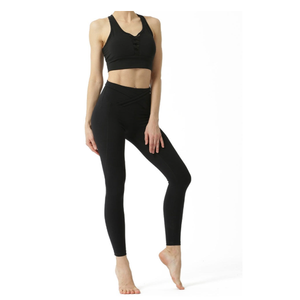 Ensemble de yoga 2 pièces pour femmes, leggings taille haute et brassière de sport sans manches, col en V, noir uni, sans couture, vêtements de sport personnalisables avec logo, vente en gros - Product Image 3