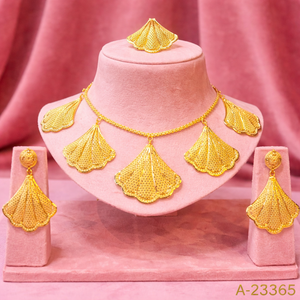 ชุดเครื่องประดับเงินแท้ชุบเงินจาก MOLL JEWELLERS รับรองโดยผู้เชี่ยวชาญภายนอก ประกอบด้วยสร้อยคอ ต่างหู และแหวน สำหรับงานหมั้น งานแต่งงาน และวันครบรอบ - Product Image 2