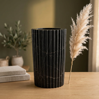 Vase en Onyx Noir Naturel Cannelé et Côtelé Fait Main, Colonne Conique en Pierre, Vase à Fleurs de Luxe pour Table Console de Salon