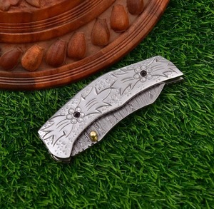 Couteau pliant artisanal en acier Damas avec manche en acier inoxydable et lame à pointe tombante pour usage de poche - Product Image 2