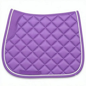 Almohadilla de Silla de Montar Acolchada con Diamantes Blancos Personalizada para Equitación, con Parche de Cuero y Ribete de Trenza Plateada - Product Image 3