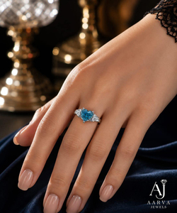 Anillo de Moissanita Corazón Azul, Anillo de Compromiso y Boda, Chapado en Oro Blanco, Joyería - Product Image 1