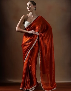 Sari en soie orange pour femme KV, avec bordure en dentelle fantaisie, et chemisier non cousu - Product Image 3