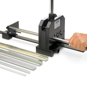 Bloque de Terminales Cerámico NS 35/15 PERF 2000MM - Conexión por Perno Perforado para Riel DIN, 21-30 AWG, 50A Máx. Continuo - Product Image 3