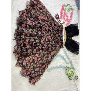 ชุดเลเฮนกาโชลีสำหรับงานเลี้ยงตอนเย็น พิมพ์ลายสวยงาม พร้อมลวดลายที่น่าหลงใหล - Product Image 2