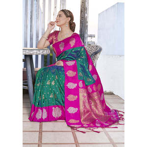 ผ้าไหมสีเขียวเนื้อนุ่มแบบอีลิทวีฟส์ พร้อมชุดเดรสคลับหรูหราที่มีลายปักดิ้นทองตัดกันอย่างสวยงาม - Product Image 1