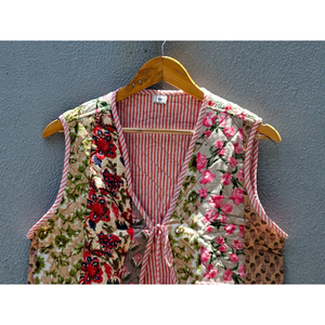 Chaleco acolchado de algodón con patchwork floral hecho a mano, sin mangas, para mujer, estilo vintage bohemio, ropa de verano, regalo para ella. - Product Image 4