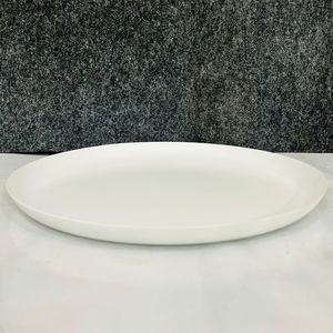 Plato de Servir de Metal Ecológico, Duradero y Ligero de 12 Pulgadas con Acabado Cerámico Blanco Mate, Diseño Bohemio para Servir Alimentos - Product Image 1