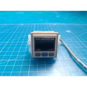 SMC ISE30-01-25 Digital Pressure <b>Switch</b> <b>Used</b> As Is Legacy Semiconductor Equipment Parts - Product Image 3