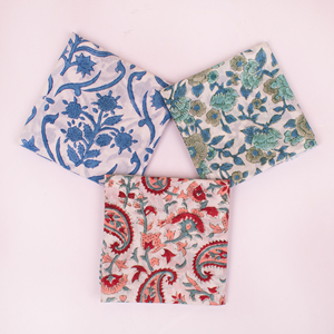 Foulard bandana multicolore en coton style bohème, imprimé au bloc, fait main, unisexe, pour le visage ou comme bandeau, Craftjaipur Rajasthan, cache-cou - Product Image 1