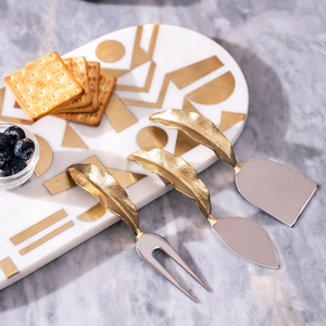 Juego de utensilios para queso de acero inoxidable y latón con mango de diseño de hoja, espátula para queso y mantequilla, cuchillo para queso blando y duro, y sets de mantequilla. - Product Image 6
