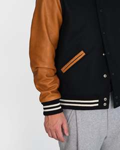 Chaqueta Varsity de Lana Negra para Hombre con Mangas de Cuero Marrón, Estilo Otoñal de Manga Larga - Product Image 5
