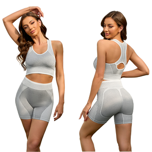 Conjunto de Yoga Premium de 2 Piezas para Mujer: Sujetador Deportivo Racerback y Shorts de Cintura Media, Tejido de Malla Transpirable Sin Costuras, Ecológico, a Cuadros - Product Image 5
