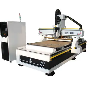 Mitra bisnis menginginkan pintu utama desain ukiran kayu atc cnc mesin router 12 alat atc cnc router