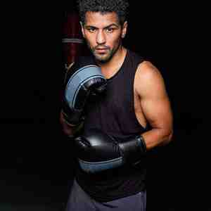 Gants de boxe en cuir OEM personnalisés pour l'entraînement, le sparring, la gym, le Muay Thai, le kickboxing, équipement de fitness respirant avec fermeture auto-agrippante - Product Image 5