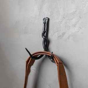 Crochet mural double en fer forgé classique, organisateur de rangement robuste en métal pour manteaux, sacs, écharpes, clés, serviettes, chambre et salle de bain - Product Image 3