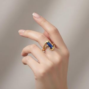 Superbe bijou artisanal pour femme en argent sterling 925 massif, avec lapis-lazuli naturel rectangulaire serti clos et plaqué or, style minimaliste - Product Image 4