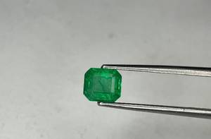 มรกตธรรมชาติทรงเหลี่ยมสีเขียวสำหรับทำเครื่องประดับ - Product Image 1