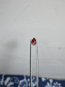 Cabochon en labradorite andesine rouge naturelle de forme poire, certifié par un tiers, pour la fabrication de bijoux DIY - Product Image 1
