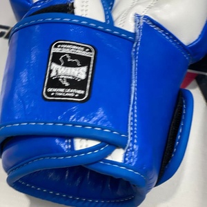 Guantes de Boxeo MMA de Alta Calidad, Modelo Blue Air Flow Twins, Nuevo Diseño, Logotipo Personalizado, Cuero Genuino de Vaca, para Sparring y Artes Marciales - Product Image 2