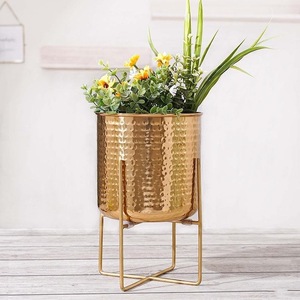Pot de fleurs, jardinière, vase, support de plantes en laiton martelé, durable, écologique, moderne et personnalisé ILAHI's ICOMP-13344 1kg - Product Image 6