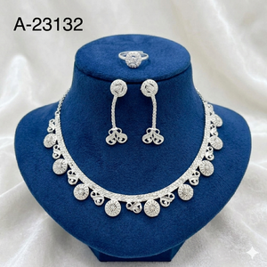 Conjunto de Joyería Vintage para Mujer, Chapado en Oro, Aleación de Zinc, Collar y Aretes con Diseño Floral, Piedras de Circonio, Moda de Estados Unidos y Francia - Product Image 6