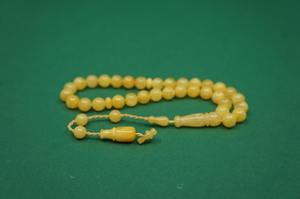 Collier élégant en perles de résine, bijou audacieux et accrocheur pour les amateurs de mode moderne, artisanat indien. - Product Image 5