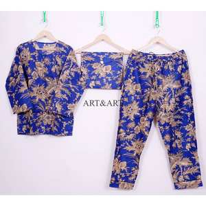 Robe de nuit pour femme, faite à la main, imprimé floral, 100% coton, col rond, ensemble pyjama en pur coton doux, cadeau pour demoiselle d'honneur, pyjama pour femme - Product Image 1