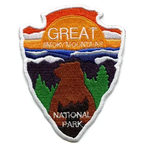 Patch brodé thermocollant du Parc National des Grands Montagnes Fumées, forme irrégulière, feutre non tissé, cadeau - Product Image 1
