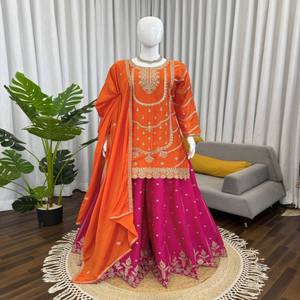 Conjunto Kurti Sharara de Seda Chinon para Mujer VASTRA COTTAGE con Dupatta, Bordado con Lentejuelas e Hilo, con Borde de Encaje, Traje Étnico Festivo para Fiestas - Product Image 1