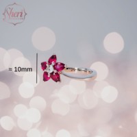 [Sheri Jewels] Bague en or blanc 18 carats style étoile avec rubis naturel taille brillant en forme de poire et diamants sertis à griffes pour femme - Anniversaire/Fête