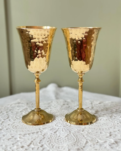 แก้วไวน์ดีไซน์คลาสสิกแบบขายส่ง สลักลายด้วยมือ แก้วค็อกเทลทรงโกเบลต์เคลือบทอง ราคาประหยัด ของขวัญโลหะ - Product Image 1