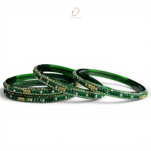 Bracelets en verre kashmiri sertis de pierres vertes, très demandés, pour les mariages et les festivals, à prix de gros. - Product Image 4
