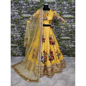 Magnifique créateur de vêtements de fête de couleur jaune brodé Lehenga Choli - Product Image 6