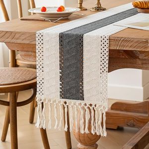 Runner da Tavolo Boho Chic 72 Pollici, Decorazione Natalizia per la Casa con Macramè Rustico Grigio e Nappe in Stile Fattoria - Product Image 3