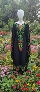 ชุดกะฟตันสีดำกลางคืนสุดหรู พร้อมงานปักลายดอกไม้สีสันสดใสด้วยมือ และรายละเอียดงานฝีมือแบบดั้งเดิม - Product Image 3