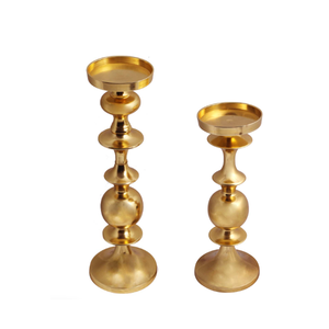 Compre un Portavelas Decorativo de Aluminio para Decoración del Hogar, Portavelas de Pilar con Acabado Dorado, Fundido a Mano, Personalizado, S/2 - Product Image 1