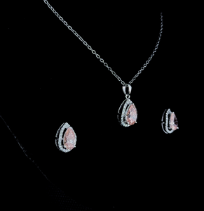 Ensemble collier et boucles d'oreilles élégants avec pendentif halo en diamant rose intense en forme de poire – Bijoux en diamant pour elle - Product Image 2