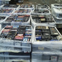 Vente en gros de rebuts de batteries automobiles au plomb-acide de qualité supérieure, rebuts de plaques de batteries au plomb déchargées, teneur en Pb de 99%, MOQ 10 tonnes métriques
