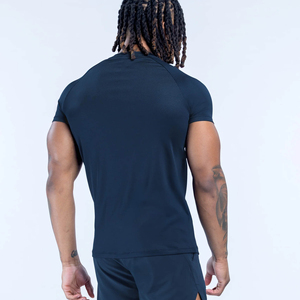 Opciones de personalización de marca en camisetas de compresión ligeras para entrenamiento, garantizando líneas de suministro seguras para compradores por contrato. - Product Image 5
