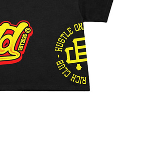 เสื้อยืดคอกลมสีดำสำหรับผู้ชาย RICH แขนสั้น พิมพ์ลายโลโก้ด้านหน้า ผ้าฝ้าย 100% ทรงปกติ - Product Image 4